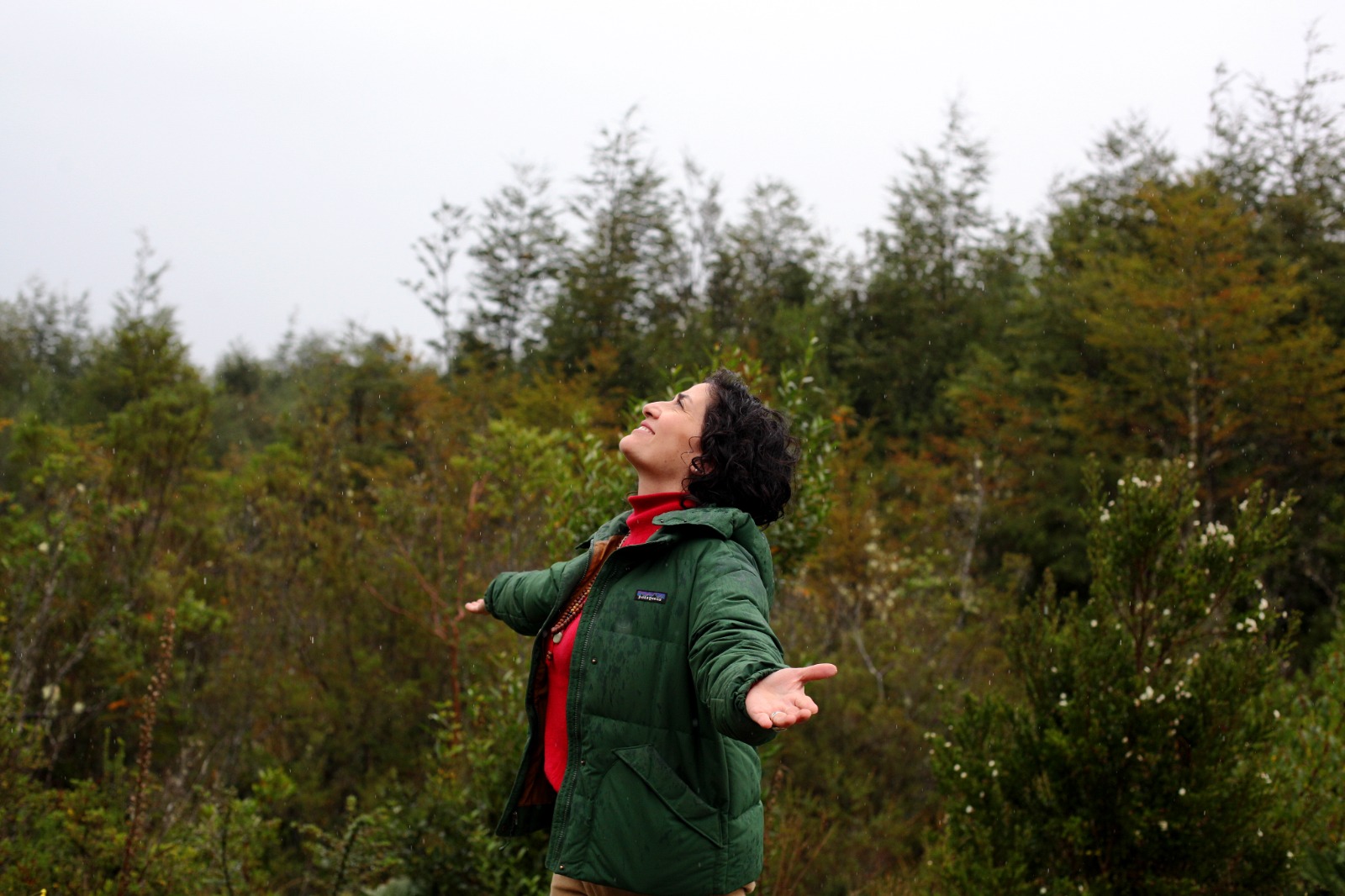 Fran Vargas en laguna Los Coipos en Puerto Aysén